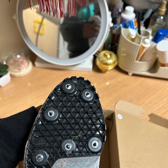 Running track spikes - Picture 4 of 10